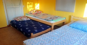 Дом №11 (4-6 мест) - 2-х спальная ковать, 2 односпальные кровати, тумбочки (июнь 2023).