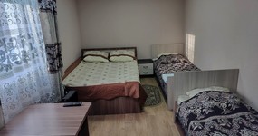 Спальные места: 2-х спальная кровать, две односпальные, диван, стол, шкаф, ТВ (декабрь 2023).