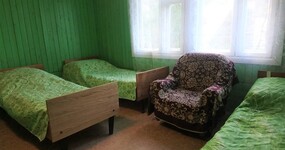 Комната №2 - 5-ти местная (односпальные кровати, кресло)
