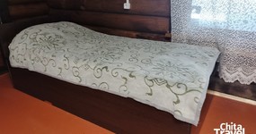 Коттедж №3 (1 этаж) - Комната 1: 1 двуспальная кровать, 4 односпальные кровати (июль 2025).