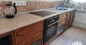 Кухонная зона 1 этаж: кухонный гарнитур, стол, стулья, холодильник, плита, чайник, тостер (июль 2025).