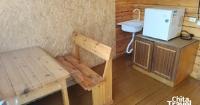 Корпус №4 (2 места) - веранда: стол, лавочки, холодильник, эл.чайник, раковина (май 2025)