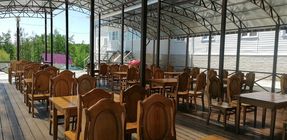 Летняя кафе с видом на озеро (июнь 2023).