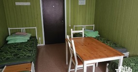 Дом 2 №4 (4 места) (4 односпальных кровати, стол, 2 стула, зеркало, шкафчик, веранда, на веранде раковина вместе с №4) (май 2025).
