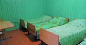 Четырехместная комната (односпальные кровати, стол, тумбочка, стулья)