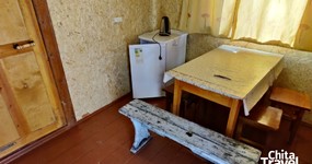 Дом №2 (комната 2) - веранда: столь, стулья, холодильник, эл.чайник (апрель 2024).