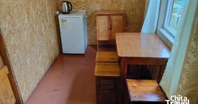 Зимний домик №10 (4 места) - 2-х спальная кровать, двухъярусная кровать, стол стулья, холодильник, эл.чайник, дровяная печь (июнь 2025).