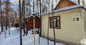 Зимний домик №13 (4 места) - 2-х спальная кровать, двухъярусная кровать, стол стулья, холодильник, эл.чайник, дровяная печь (ноябрь 2025).
