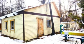 Дом №1 (комната 2 - 4 места) - Веранда - стол стулья, холодильник, эл.чайник, дровяная печь (ноябрь 2025).