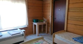 Дом №6 (5 мест) - комната: 4 односпальные кровати, стол, стулья, холодильник, эл. чайник (июнь 2024).