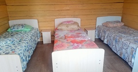 Дом №7 (5 мест) - комната: 4 односпальные кровати, стол, стулья, холодильник, эл. чайник (июнь 2024).