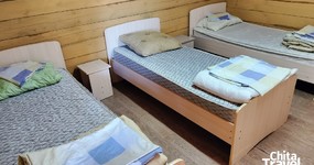 Дом №7 (5 мест) - 5 односпальных кроватей, стол, стулья, холодильник, эл. чайник (август 2024).