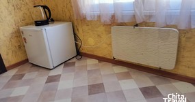 Дом №8/2 (2 места) - 2 односпальные кровати, стол, стулья, холодильник (август 2024).