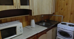 Корпус 1 - кухонная зона (холодильник, чайник, плитка, печь СВЧ, кухонный уголок) (июнь 2022).