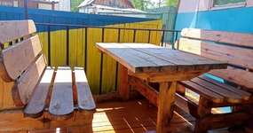 Веранда: стол, лавочки (июнь 2022).