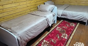 Корпус 4 (2-х местные номера). 2 односпальные деревянные кровати, стол, стулья, маленький холодильник, чайник (июнь 2025).