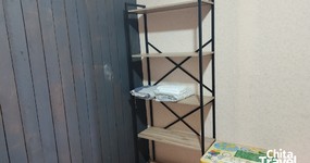 Номер 8 комната 1: 2 односпальные кровати, тумбочки, столик, полка для одежды, лицевые полотенца (сентябрь 2025).