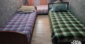 Номер 6 комната 2: 3 односпальные кровати, полка, лицевые полотенца, вешалка для одежды (сентябрь 2025).