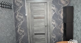 Номер 6 комната 2: 3 односпальные кровати, полка, лицевые полотенца, вешалка для одежды (сентябрь 2025).