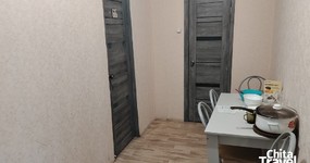 Номер 6: стол и стулья в общей прихожей (сентябрь 2025).