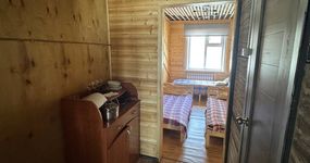 Номер 5: 3 односпальные кровати, чайник, комод, лицевые полотенца, вешалка для одежды (апрель 2026).