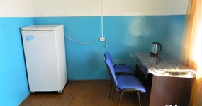 Комната №6 - кухонная зона, холодильник, чайник (май 2021)
