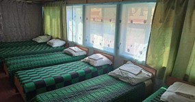 Комната № 2. 6 деревянных кроватей (июнь 2025).