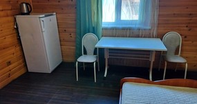 №6 (2-х местный) - двуспальная кровать, холодильник, эл.чайник, раковина, стол, стулья (май 2024).