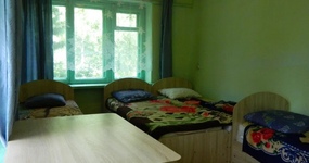 Каменный корпус №2,5 (5 мест) - деревянные кровати (август 2022).
