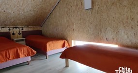 Спальные места - вариант домика с тремя односпальными кроватями и раскладным диваном (октябрь 2023).