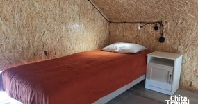 Спальные места - вариант домика с тремя односпальными кроватями и раскладным диваном (сентябрь 2025).