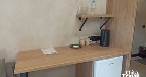 Гостиничный корпус 1 №11 (номер для маломобильных граждан): шкаф, стол, пуф, маленький холодильник, чайник (сентябрь 2025).