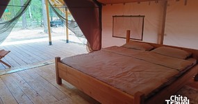 Двуспальная кровать, комод с чайными принадлежностями (июнь 2025).