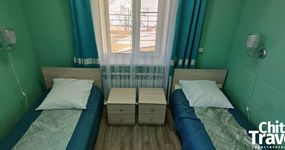 №1 (3 места) - 3 односпальные кровати, стол, стулья, эл. чайник, холодильник (декабрь 2025)