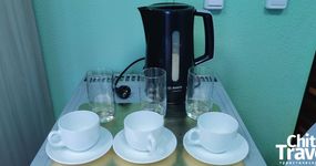 №1 (3 места) - 3 односпальные кровати, стол, стулья, эл. чайник, холодильник (декабрь 2025)