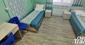 №4 (2 места) - 2 односпальные кровати, стол, стулья, эл. чайник, холодильник (декабрь 2025)