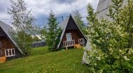 Домики (4 места) - спальные места, холодильник, чайник, эл.плита, стол, стулья. Беседка: стол, лавки, мангал (июнь 2026).