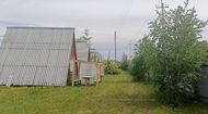 Домики (4 места) - спальные места, холодильник, чайник, эл.плита, стол, стулья. Беседка: стол, лавки, мангал (июнь 2026).