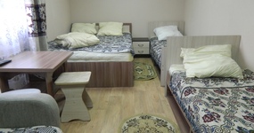 Спальные места: 2-х спальная кровать, две односпальные, диван, стол, стул (май 2021).