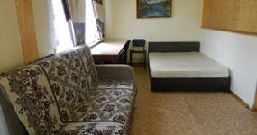 2-х спальная кровать, 2-х спальный диван, стол (май 2021).