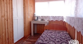 Дом №6 веранда - односпальная кровать, стол, стулья, эл.чайник (май 2023).