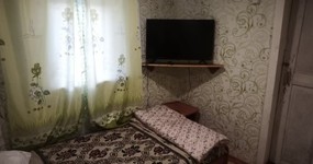 Дом №3 комната - односпальная кровать, телевизор (Сентябрь 2023).