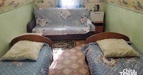 Щитовые домики №7-9 ( 4 места): 2 односпальные кровати, двухспальный диван, вешалка, тумбочка, шкафчик, чайник (сентябрь 2025).