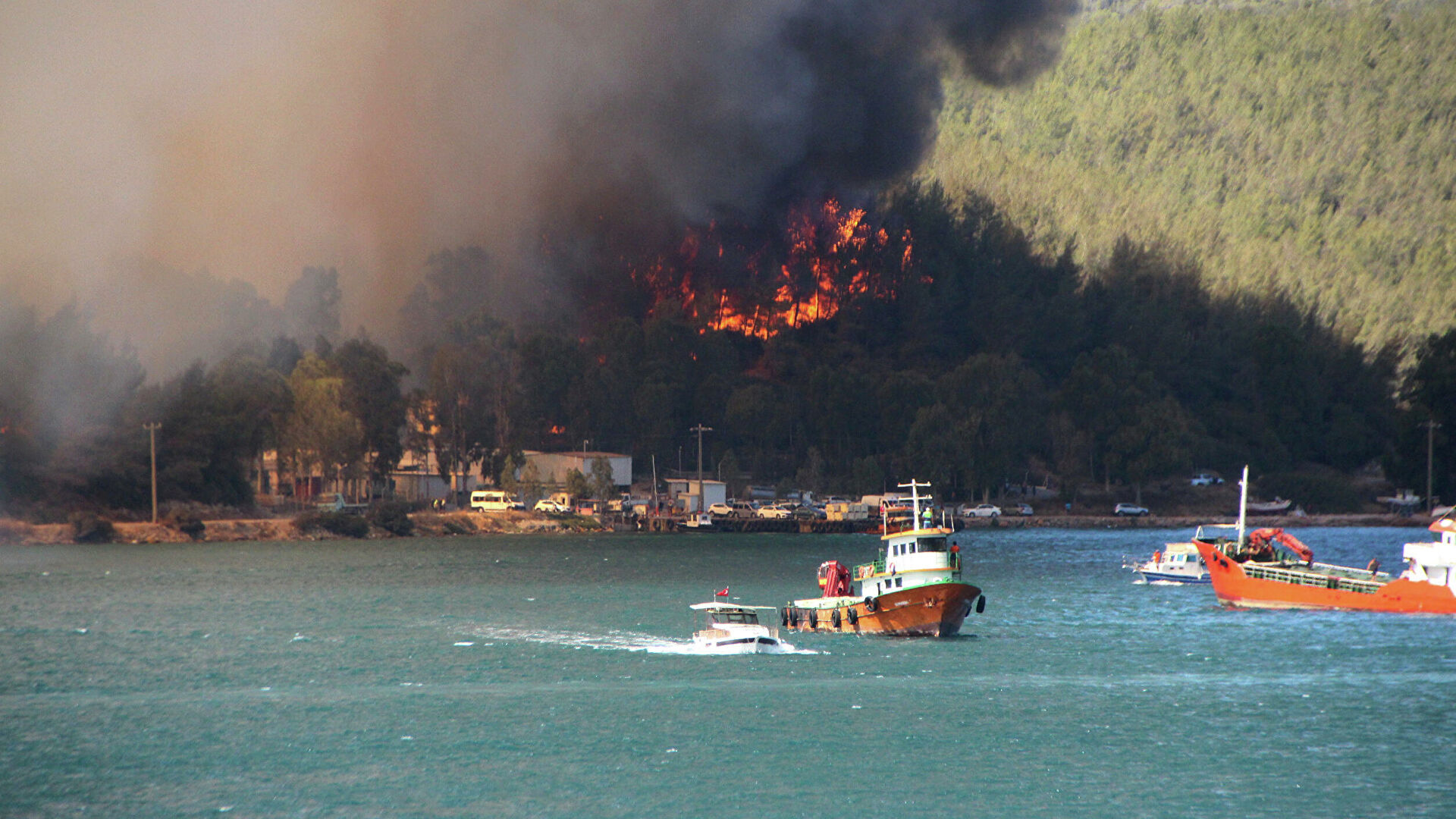 Ростуризм призвал планирующих поездки в Турцию туристов следить за ситуацией с пожарами.