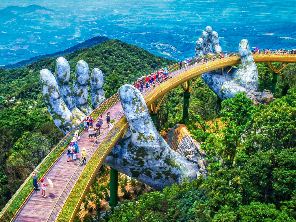 Золотой мост во Вьетнаме вошел в топ архитектурных проектов 2018 года
