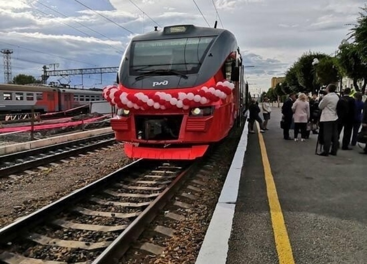 В Забайкалье запустили новую электричку с мягкими креслами и биотуалетами 